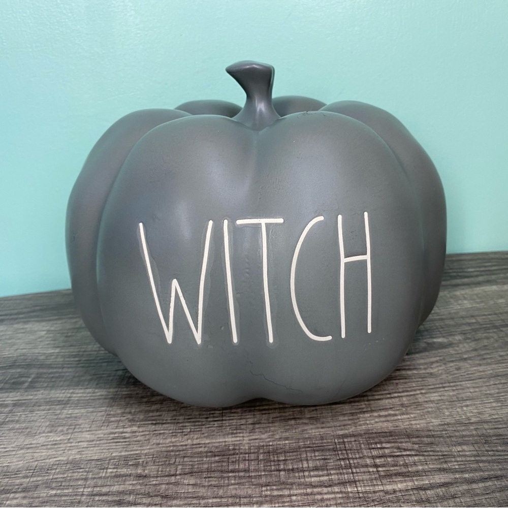 🧁 *NWT* RAE DUNN Gray Ceramic Pumpkin “WITCH”